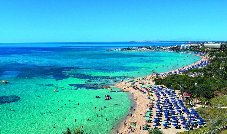 Побережье Кипра - это километры замечательных песчаных пляжей